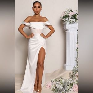 Fashionnova "walk down the aisle" dress size Small brand new